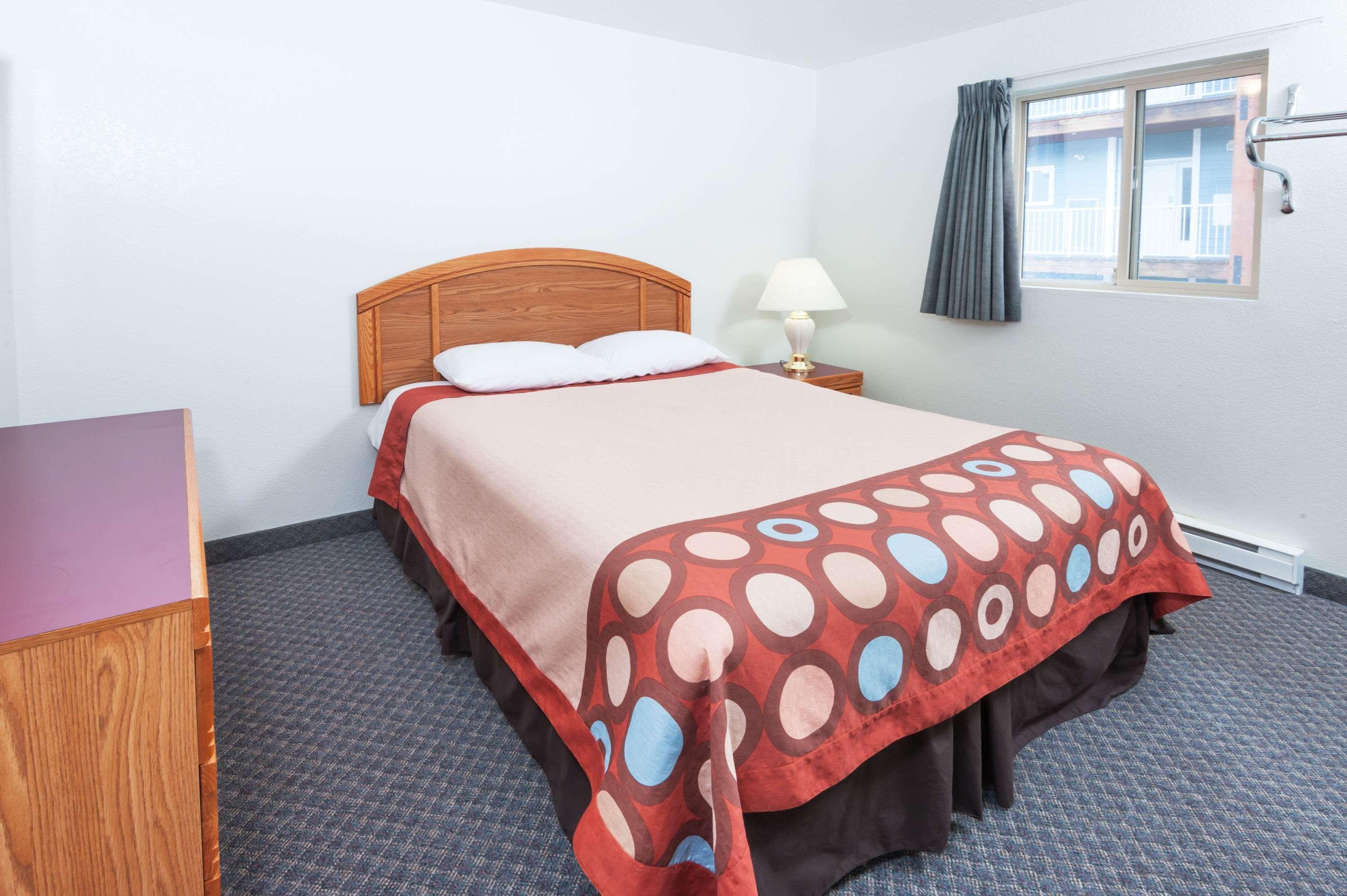 Hotel Super 8 By Wyndham Sicamous Exterior foto