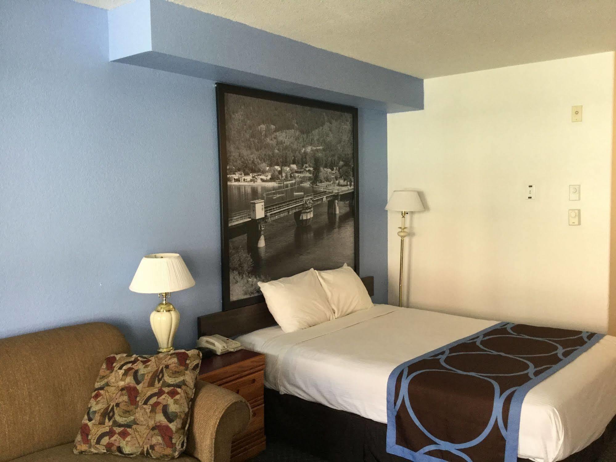 Hotel Super 8 By Wyndham Sicamous Exterior foto